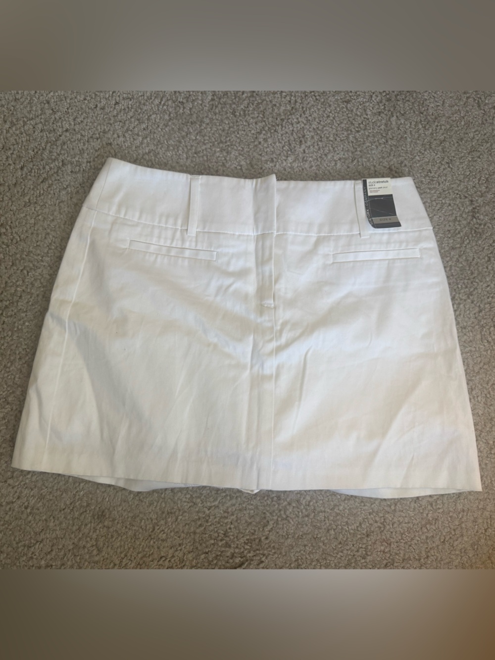 Classic White Womens A-Line Skort; shorts under. Small stain at top by buckle